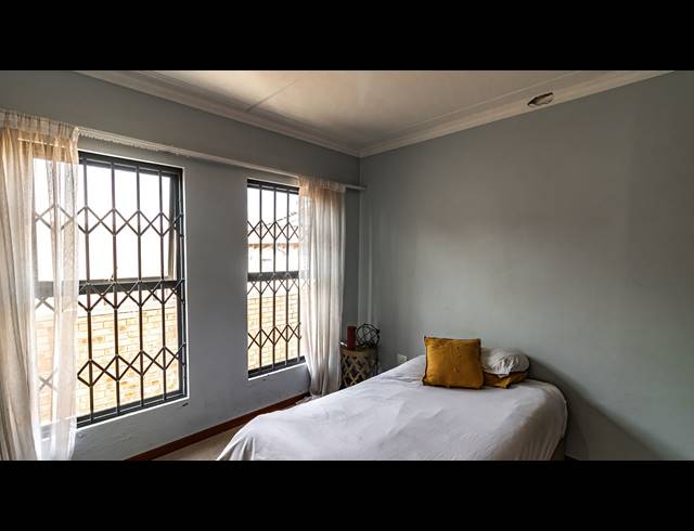 3 BEDROOM TOWNHOUSE FOR SALE IN SUMMERSET